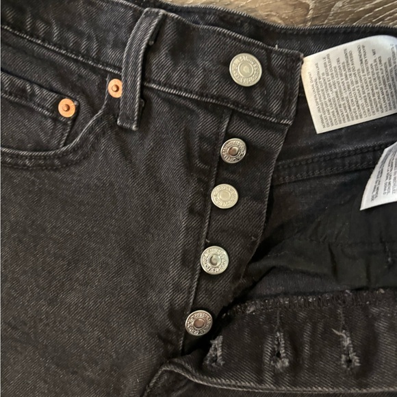 Levi’s Ribcage Cutoff Shorts - Picture 2 of 4